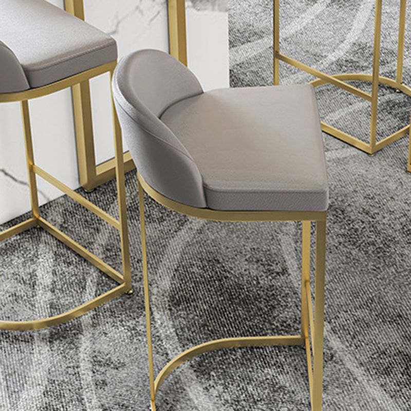 Sgabelli da pranzo glam a bracciale bassista.