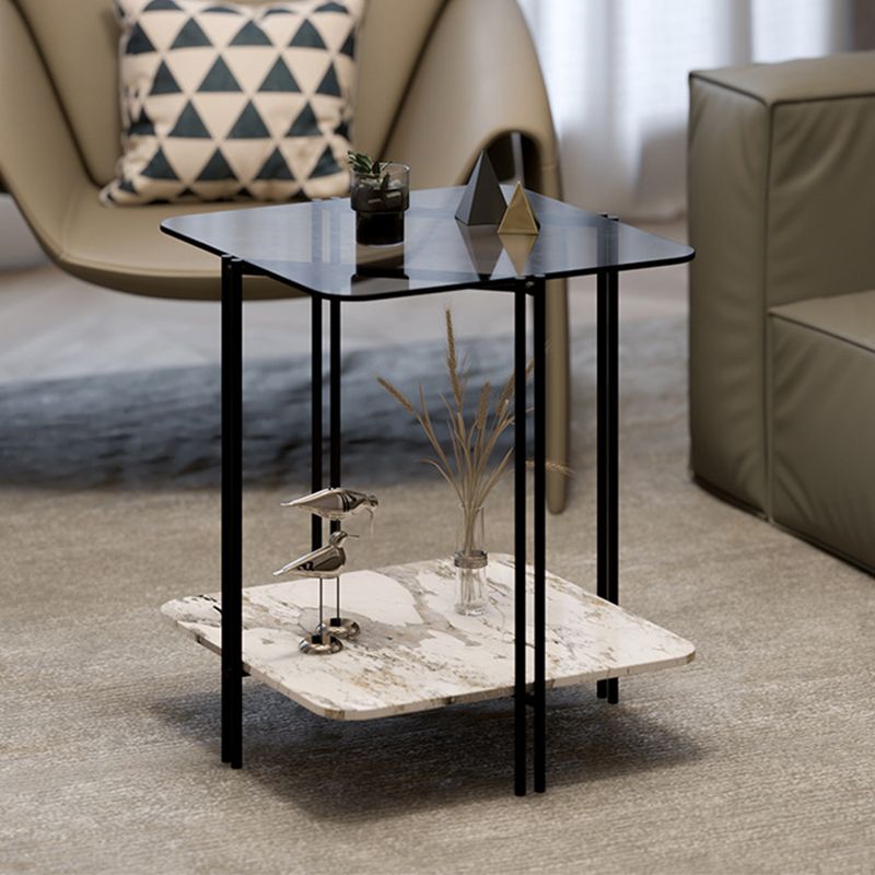 モダンスクエアガラス側の表23.62 "背の4脚の棚が含まれているエンドテーブル