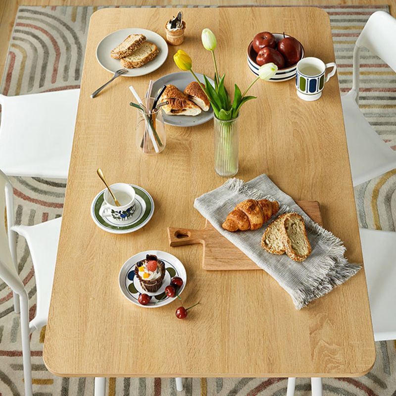 4人のための鋼鉄の脚を持つ現代の長方形の木製ダイニングテーブル