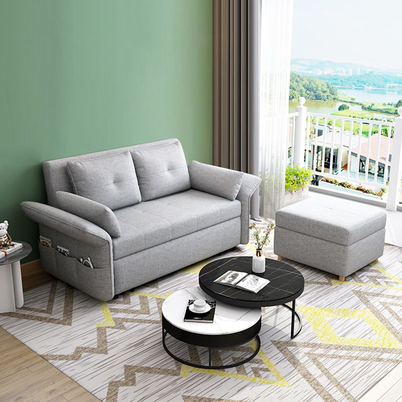 Sleeper de tela moderna en un futón de brazo acampanado gris claro y colchón con almacenamiento