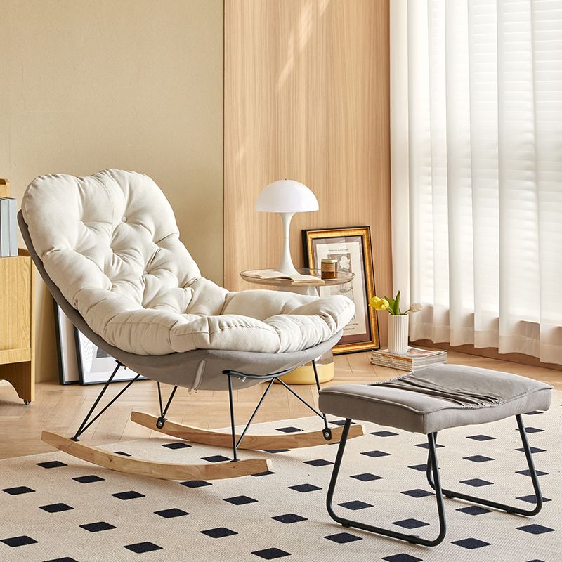 Sedia scandinava Parsons con beige trapuntato e base a slitta