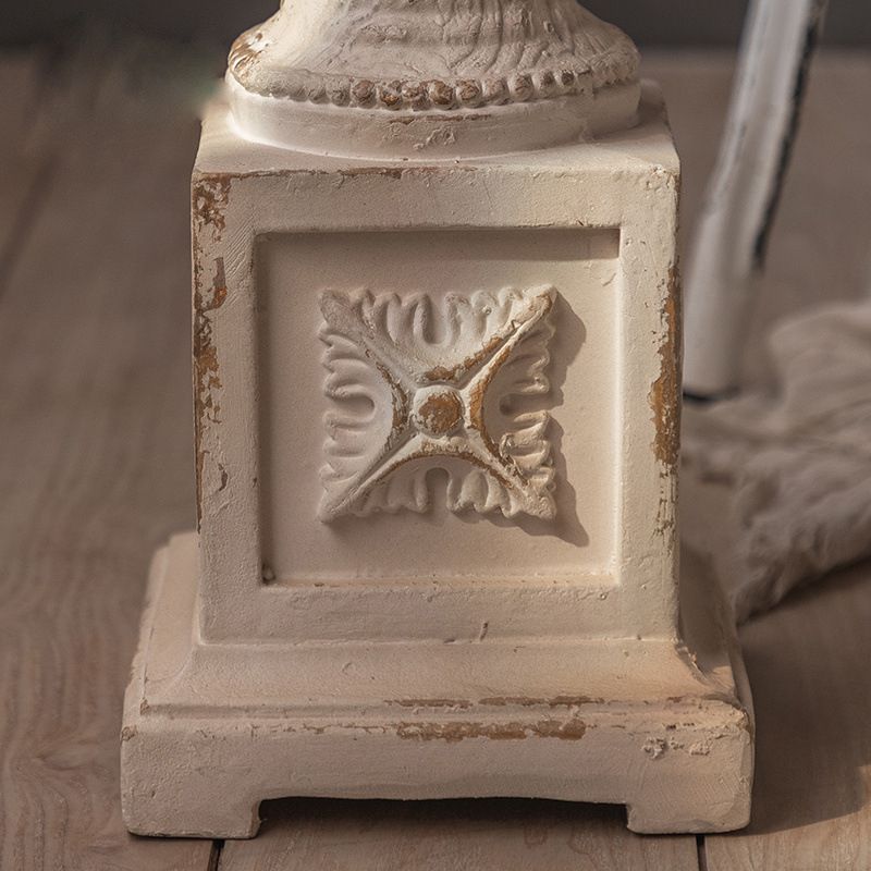 ペデスタルが苦しんでいる丸いソファサイドアクセントテーブル白い素朴なサイドエンドテーブル