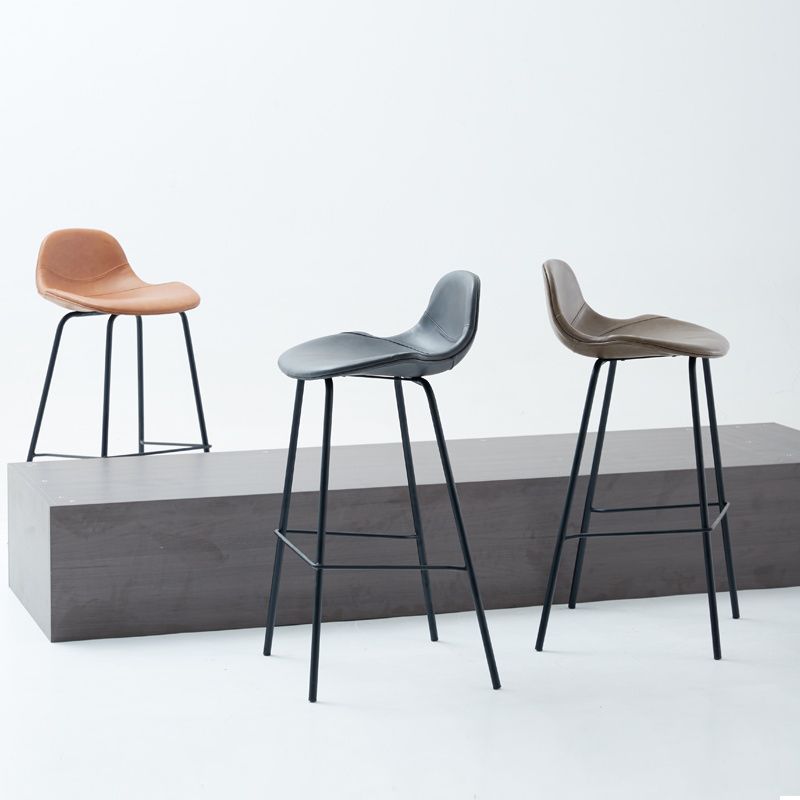 Tabouret de bar moderne en faux cuir, tabouret d'intérieur à dossier bas avec pieds en métal