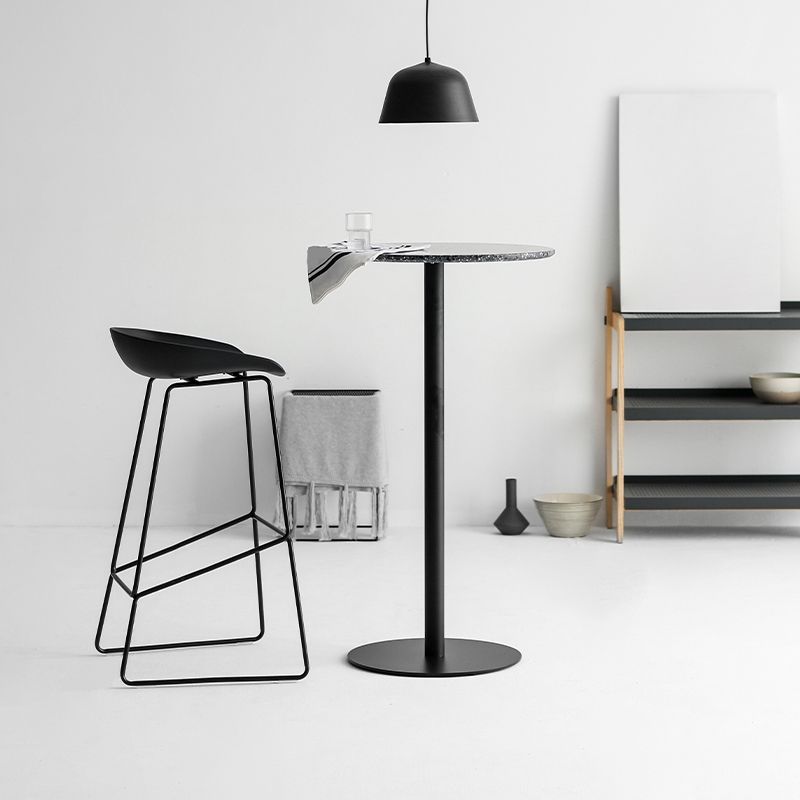 Sgabelli da bar di sedile per sede di plastica scandinavo bristol con base di ferro