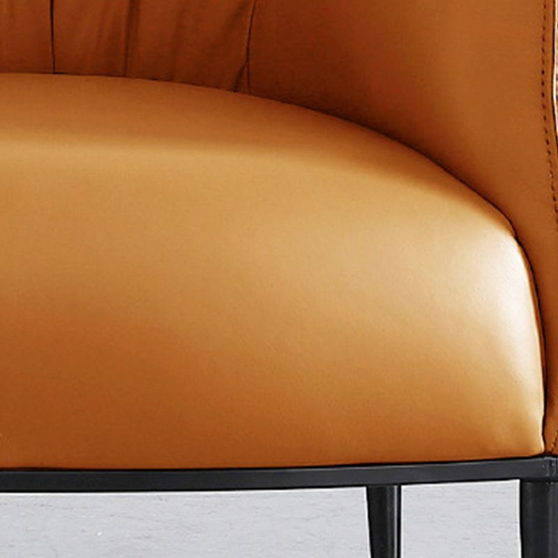 Les bras en cuir en faux cuir de couleur de couleur unie comprennent une chaise de base à quatre jambes