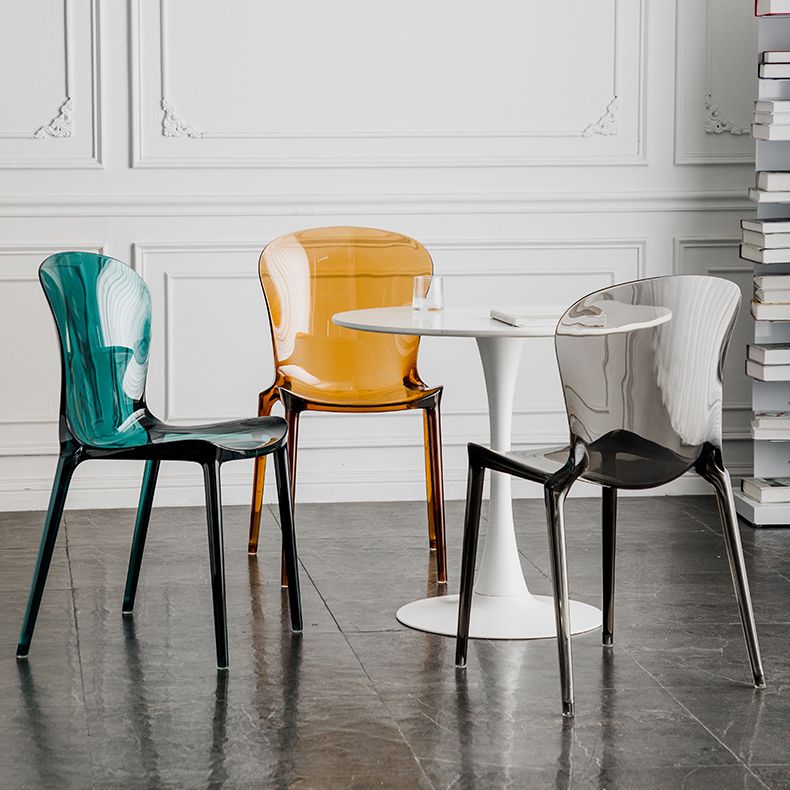 Eetkamer armloze eetkamerstoel plastic stapel zijkant