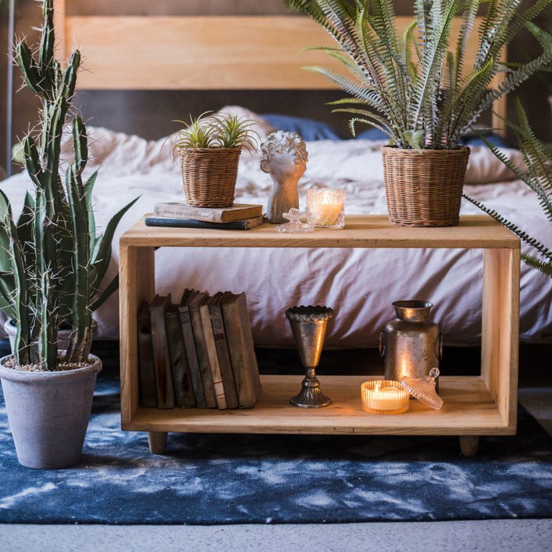 Hölzerner Nachttisch moderner massiver Holz Nachttisch mit niedrigerem Regal