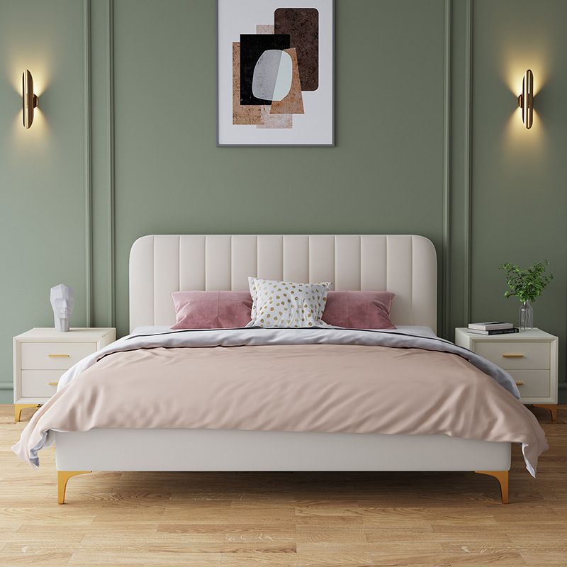 Lit blanc contemporain avec une tête de lit en faux cuir rectangle