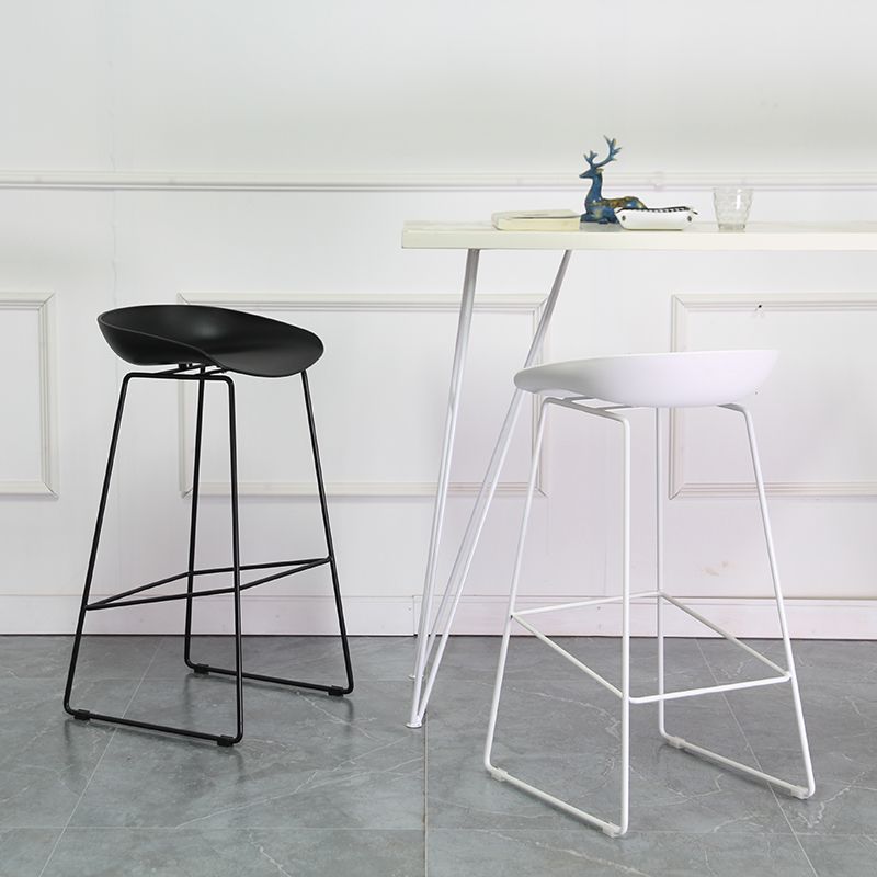 Scandinavian Plastic Bar Stools Footrest Indoor Counter Stool with Metal Legs
