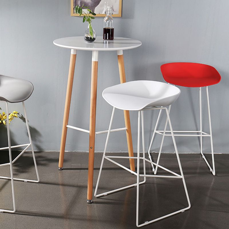 Contemporary Counter Bar Stool Bucket Bar Stool with Footrest Iron Base Clearhalo 'Bar Furniture' 'Bar Stools' 'bar_stools' 'furn' 'furn_bar_stools' 'furniture_bar_stools' 'Kitchen & Dining Furniture' 'kitchen&dining_furn' 'kitchen' 'kitchen_furn' Furniture' 1200x1200_37c1f7d0-77e0-4d2d-878b-d1b59c1ac38e