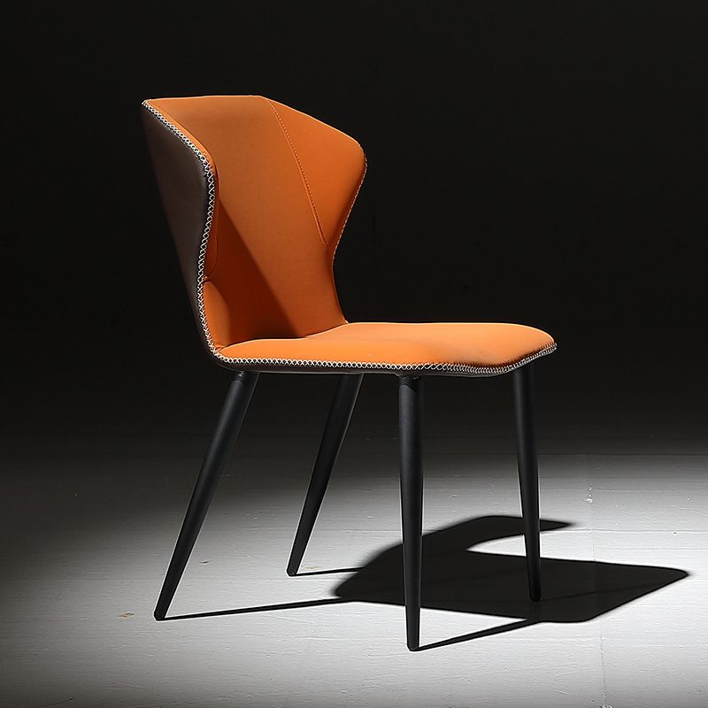 Chaise côté chaise de salle à manger à canon à wing-back pour salle à manger