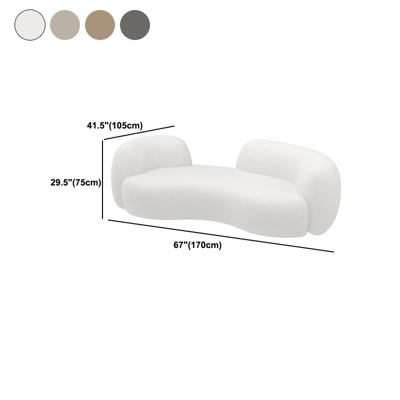 Moderne stijl bank met gebogen rug en gewatteerde sponszitting bank