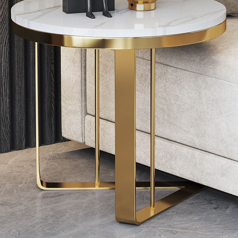 モダンな石トップサイドテーブルラウンドブラック/ゴールドメタリックCテーブル