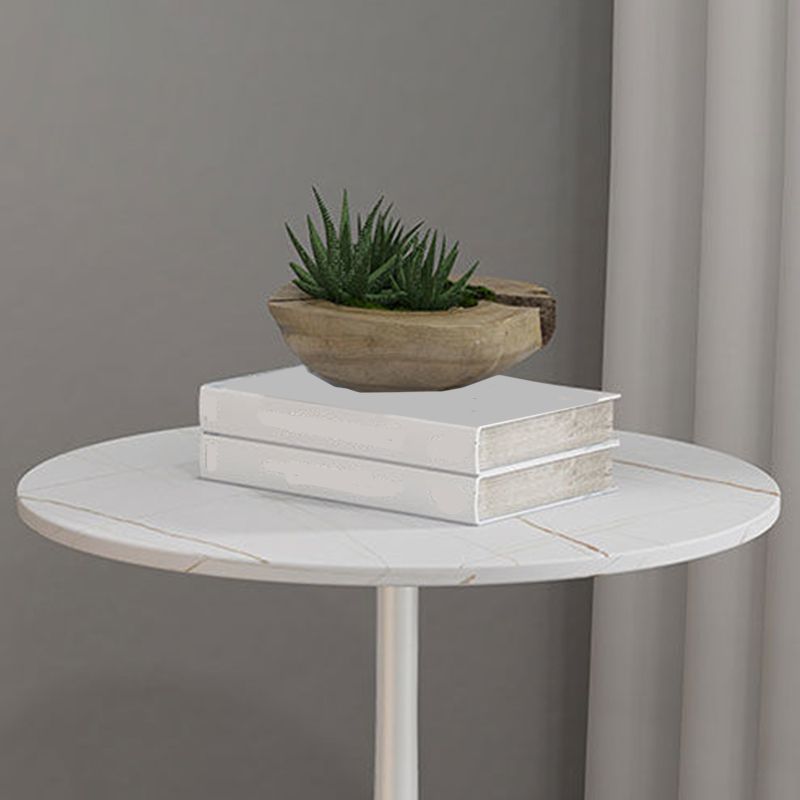 Tavolino rotondo a base di base in metallo in metallo moderno e tavolo top laterale