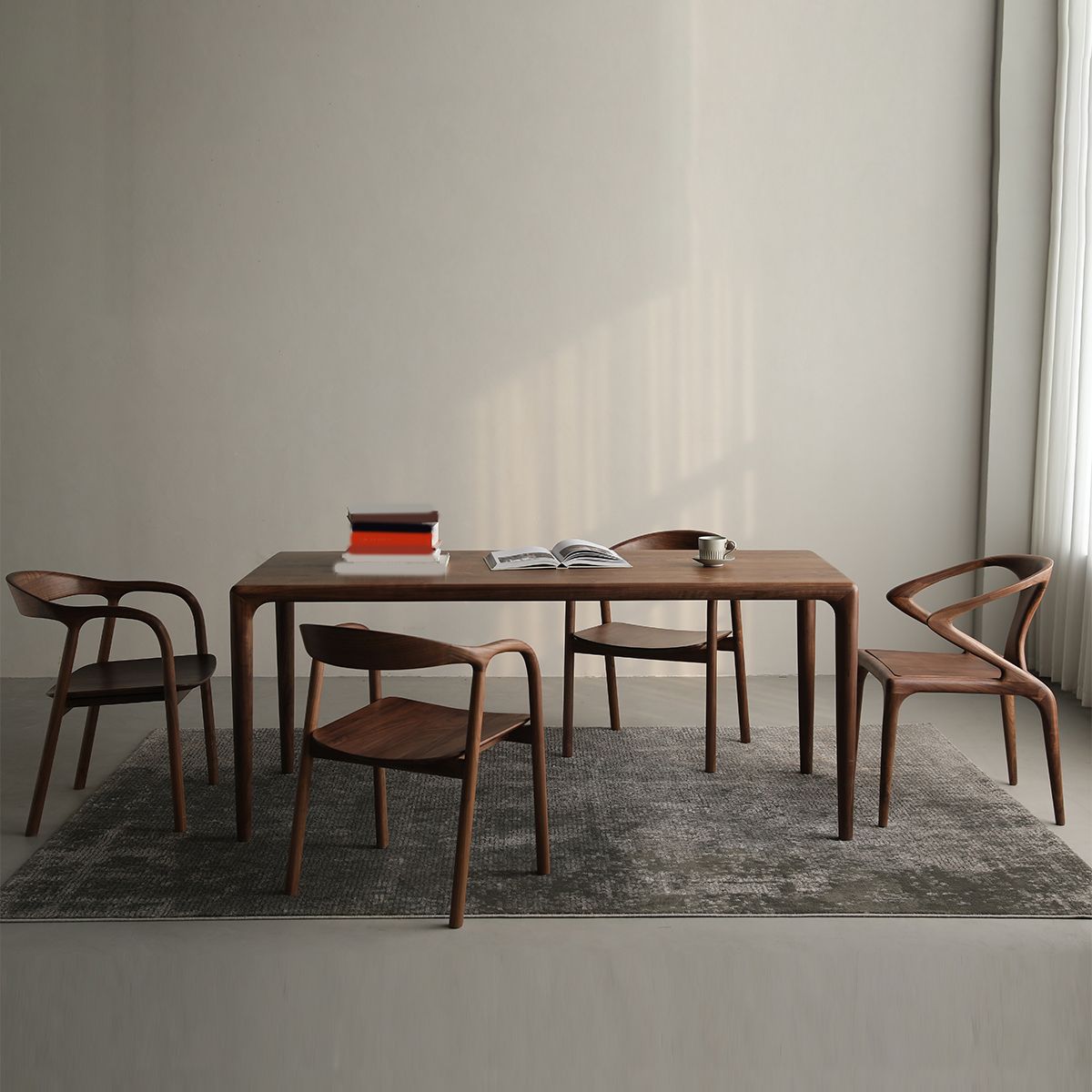 1/4/5ピースソリッドウッドダイニングルームテーブルと茶色の椅子セット