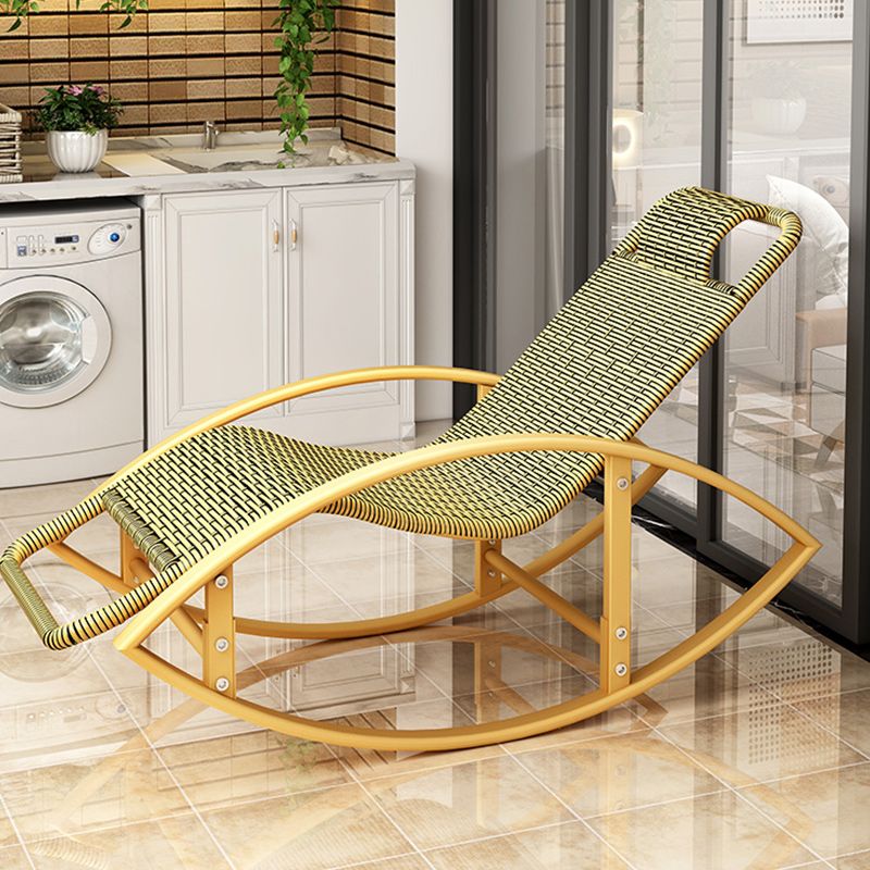 Sedia reclinabile al coperto contemporaneo standard di colore solido con braccio