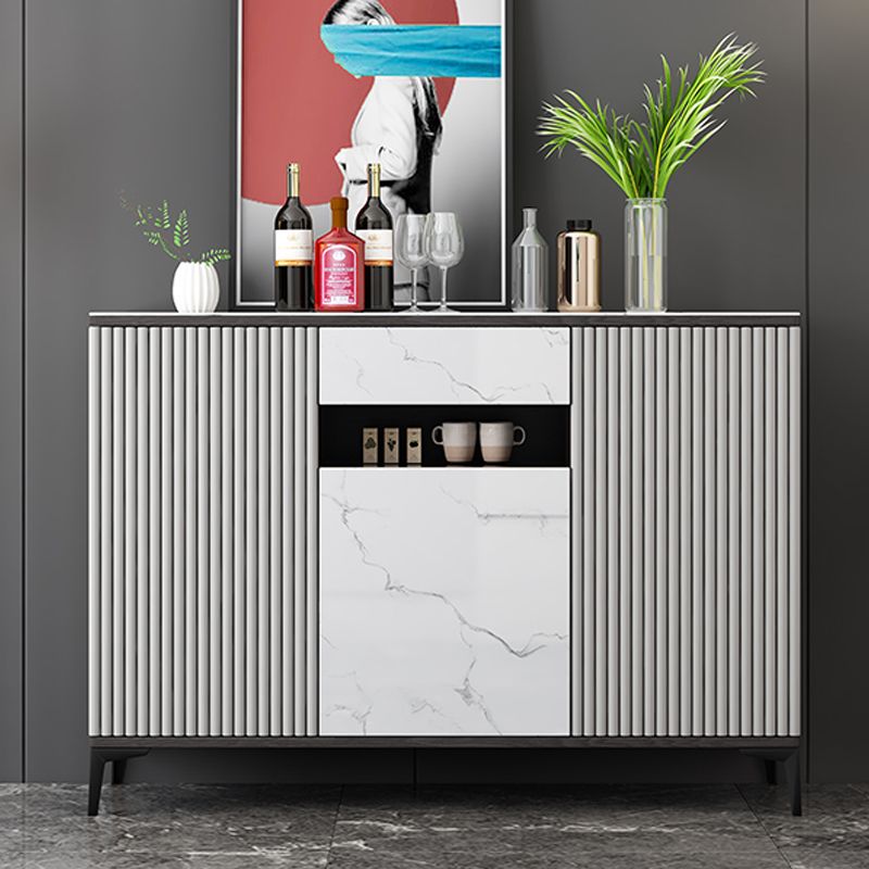 Server a buffet contemporaneo per cucina per cucina per cucina.