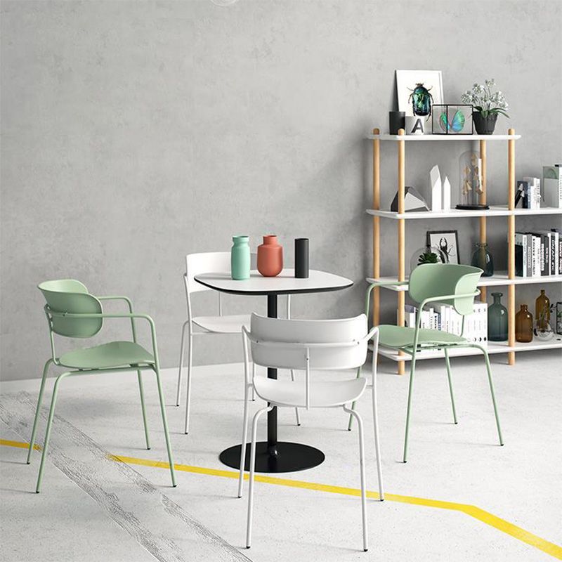 Zeitgenössischer Metall Esszimmerstuhl Arm Open Rücken Essneitenstuhl für Esszimmer