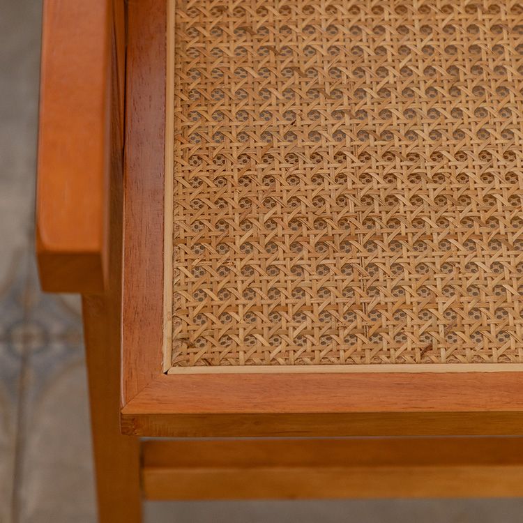 Eigentijdse lage rug vast hout gewapende barkruk met voetsteun