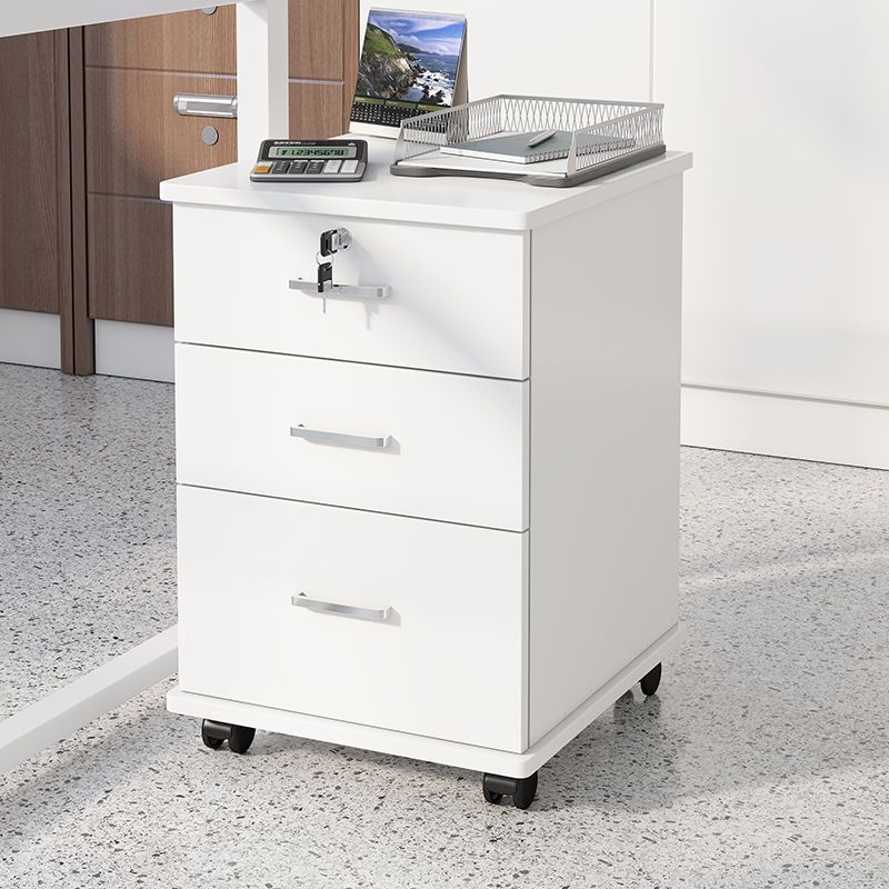 Gabinete de madera tradicional con 3 cajones y castores de archivos verticales