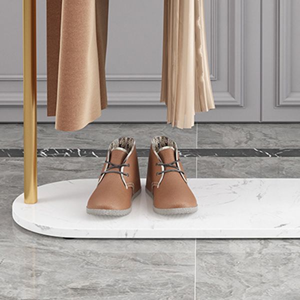 Industriële zaal staat vrij staan ​​met metalen kaderrek van de rail