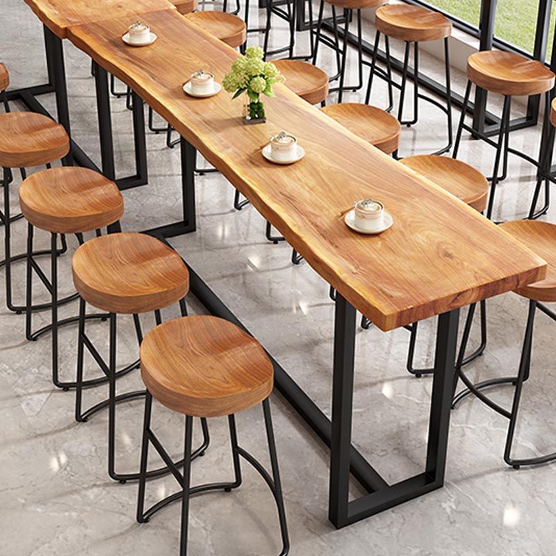 Taburete de bar contemporáneo de madera maciza Taburete de bar de metal con asiento contorneado