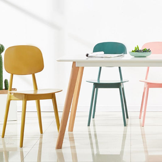 Chaise latéral de restauration en plastique scandinave ouvert