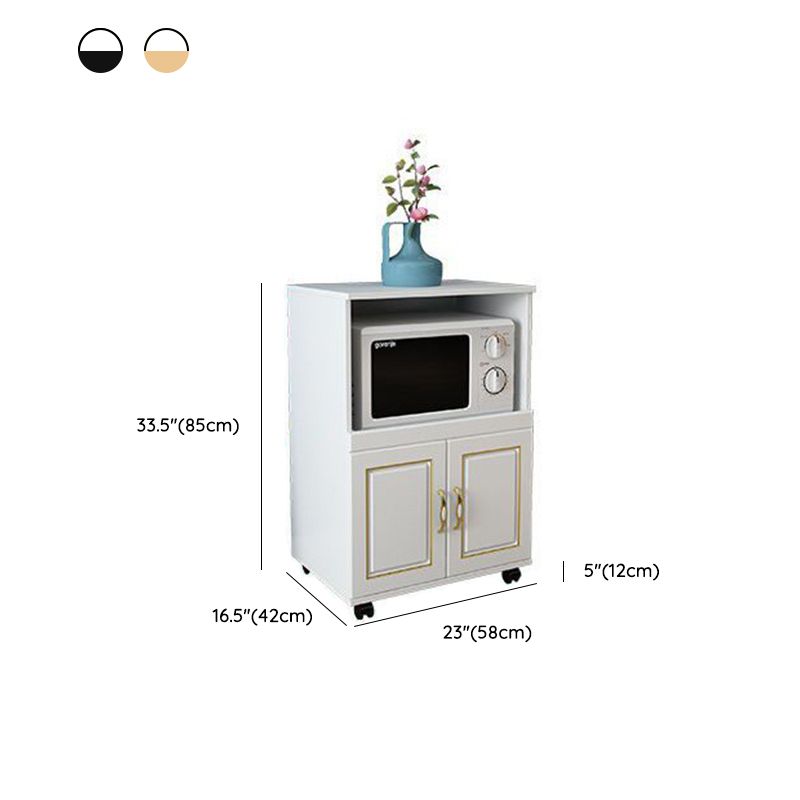 Server ingegnerizzato in ingegnerizzato server di cucina in stile glam con archiviazione aperta