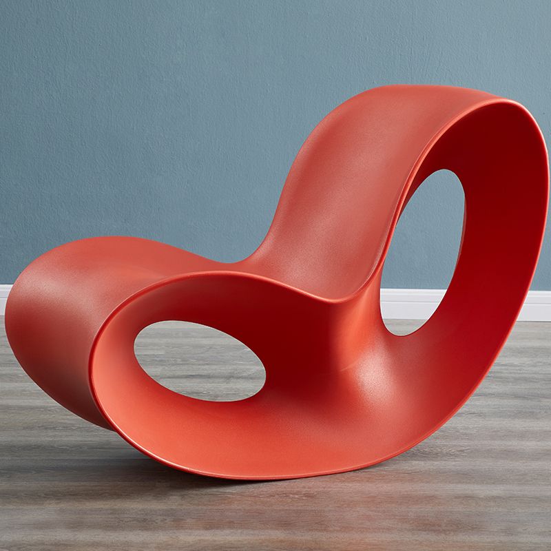 Chaise à bascule à bascule contemporain en plastique et chaise de culbuteur en acrylique