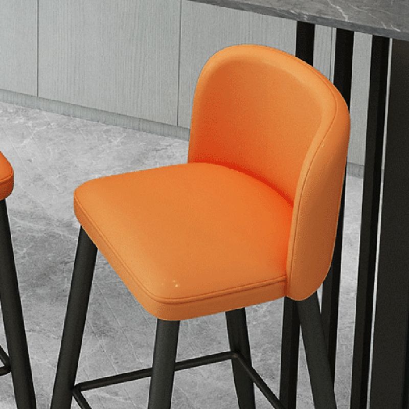 Moderni sgabelli da bar in fico rombina con poggiapiedi con poggiapiedi