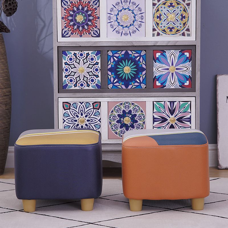 Zeitgenössischer Pouf Ottomane Stoff gepolstertes Flickwerk Massive Holzrahmen quadratische Ottomane