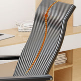 金属製の脚と腕と位置のロックバックを備えた黒いモダンなリクライニングチェア