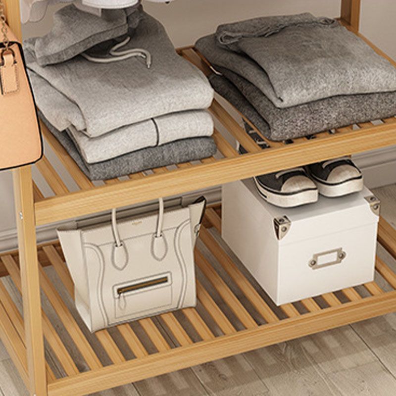 Rack de manteau en bois de style moderne de style ménage minimaliste.