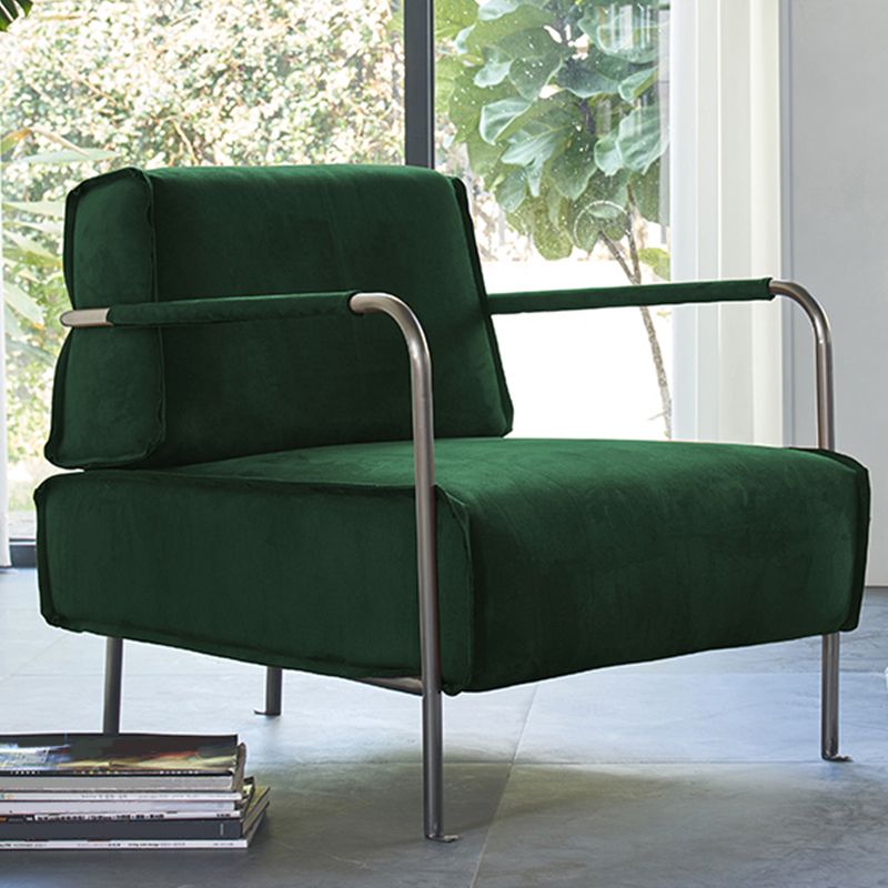 Silla de acento de salón contemporáneo con marco de metal y espalda suelta