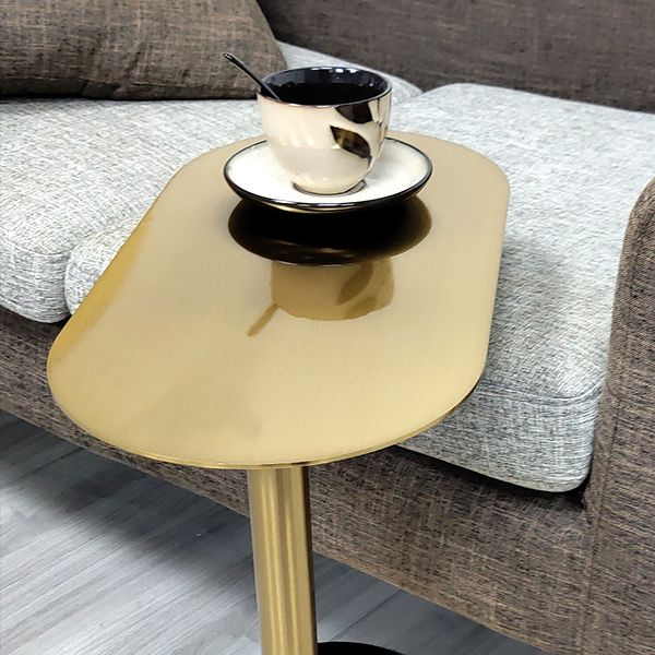 Table d'appoint accent ovale doré au milieu du siècle CA