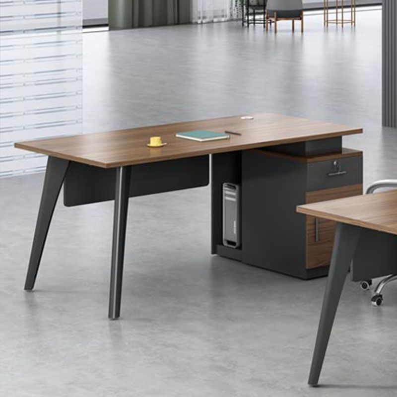 Madera de escritura de oficinas de forma rectangular con patas de metal en natural/marrón