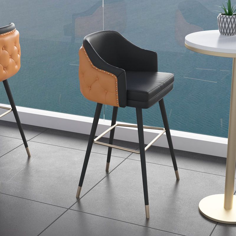 Tabouret de comptoir de dossier d'accoudoir moderne tabouret de Bar de café en fer avec coussin et pédale