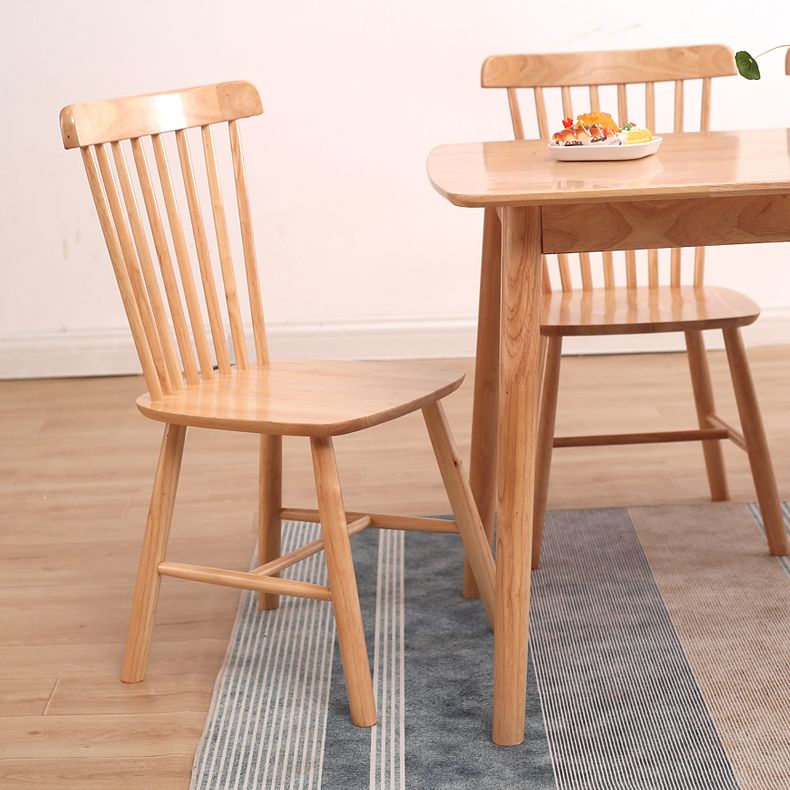 Sedia da pranzo Windsor a bracciole in legno di gomma contemporanea per ristorante