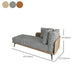 Eigentijdse chaise longue met vierkante armleuningen en accenten van stof