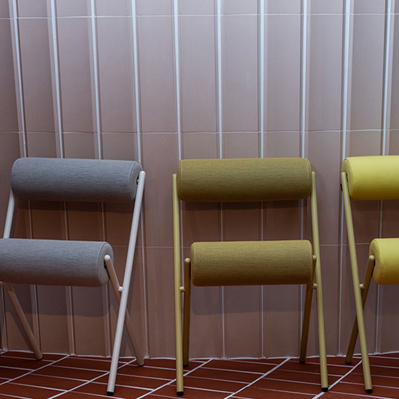 Nordic Stapelable Rückenlehne Kissenstuhl mit Metallbeinen für Wohnzimmer