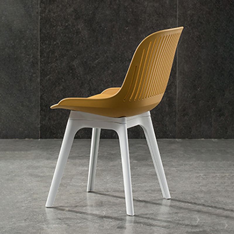 Noordse stijl armloze zijstoelen plastic stoelen met plastic benen voor thuisgebruik