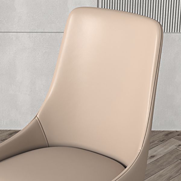 モダンなダイニングルームの椅子フェイクレザーとウッドダイニングサイドチェア