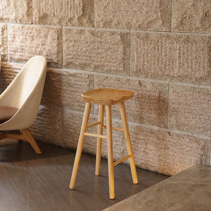 Caffetteria semplice in legno da bar in legno a 4 gambe sgabello da bar con base a pedale