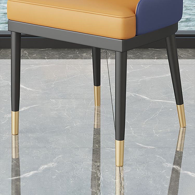 Silla de comedor de metal de cuero de estilo glamoroso para uso en el hogar