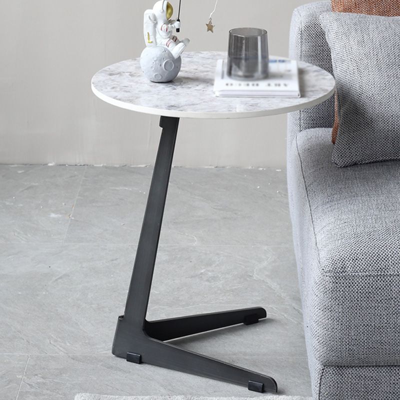 1 einzelne runde Sockelschiefer -Couchtisch für Wohnzimmer mit Stahlbeinen