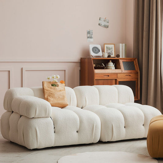Tuftled Sofa zeitgenössischer Kissen oberem Arm Enge Rückensofa in Creme