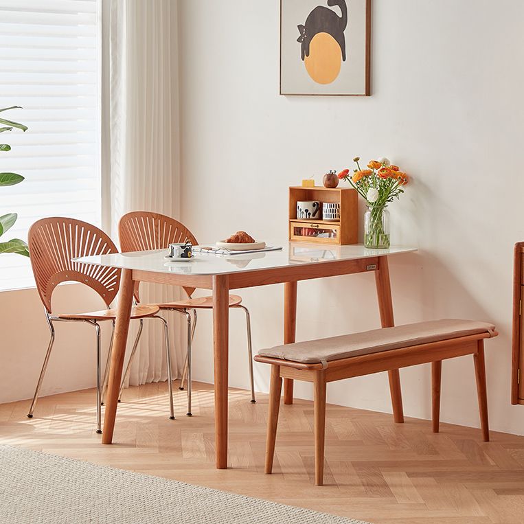 4つの木製の脚のあるモダンな長方形のダイニングテーブル焼結石上部テーブル