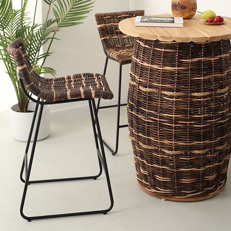 Industriële lage rug binnen binnen armloze barkruk met metalen basis