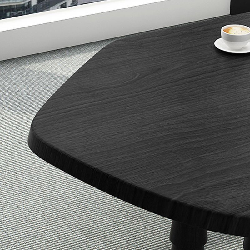 Table de l'ordinateur portable de bureau en forme de forme gratuite Bureau d'écriture en bois massif en noir