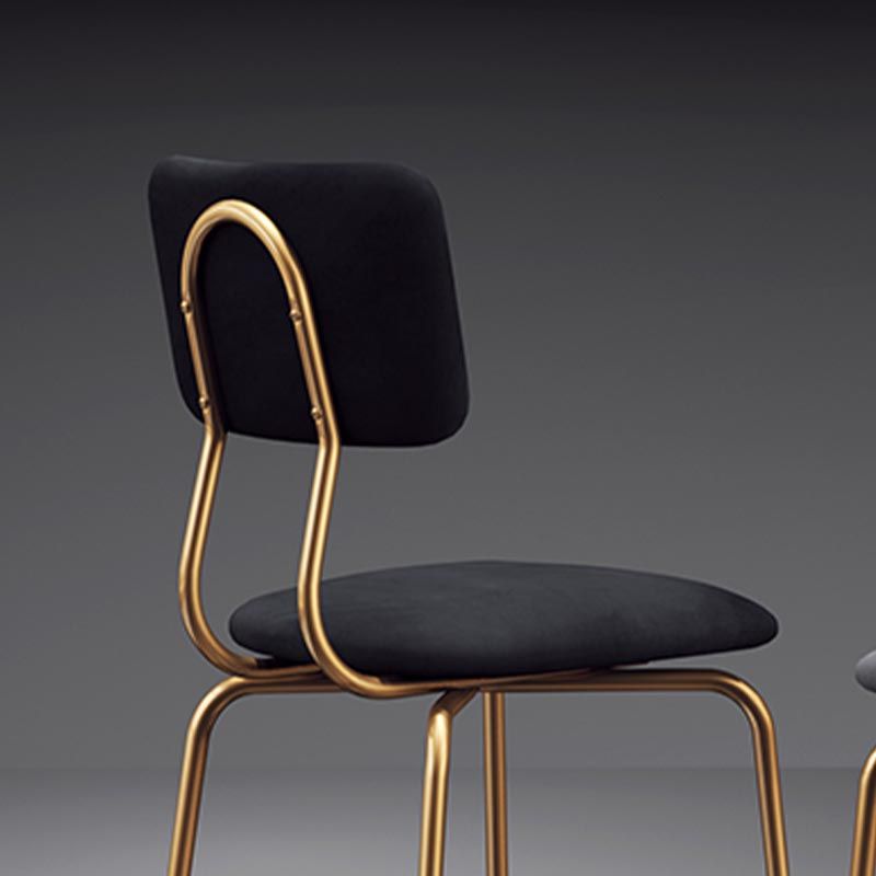 Chaise de salle à manger en faux cuir moderne chaise Parsons en finition mate pour la brasserie